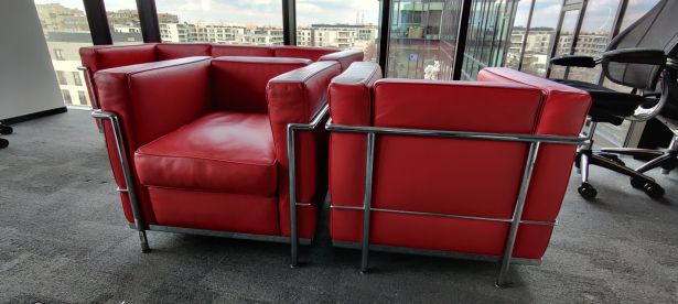 Fotel czerwona skóra LC2 80x70, wys. 70 cm (Corbusier) - zdjęcie główneFotel czerwona skóra LC2 80x70, wys. 70 cm (Corbusier) - zdjęcie główne